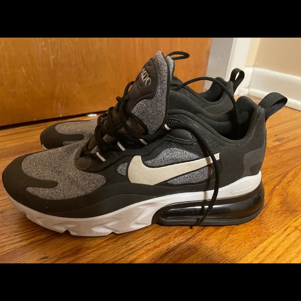 Women’s Nike 270 sneakers